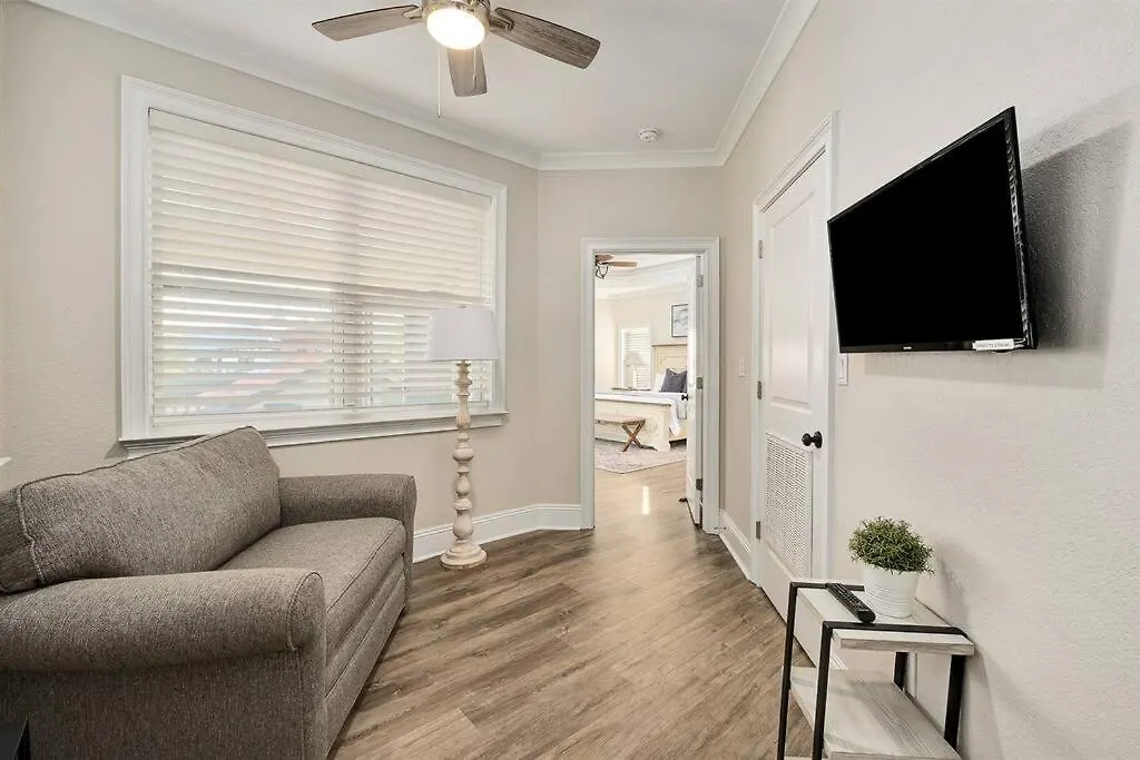 Seas The Day Destiny East Neighborhood Private Villa