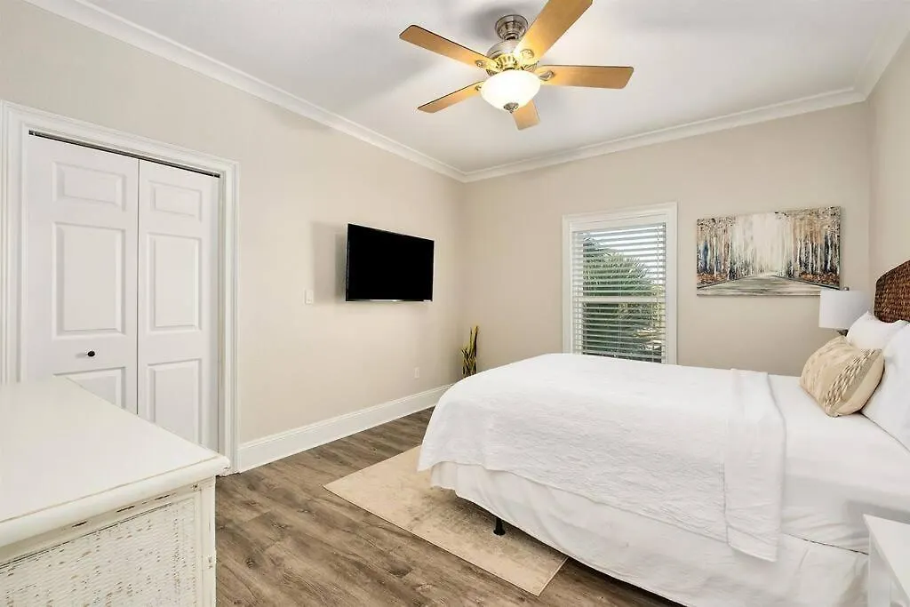 Seas The Day Destiny East Neighborhood Private Villa United States