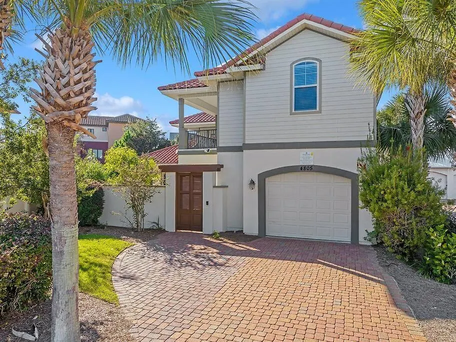 Seas The Day Destiny East Neighborhood Private Villa Holiday home