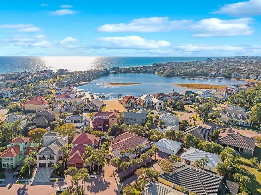 Seas The Day Destiny East Neighborhood Private Villa Holiday home Destin