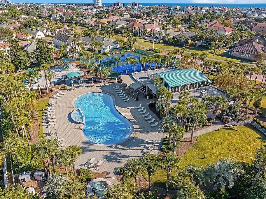 Seas The Day Destiny East Neighborhood Private Villa United States
