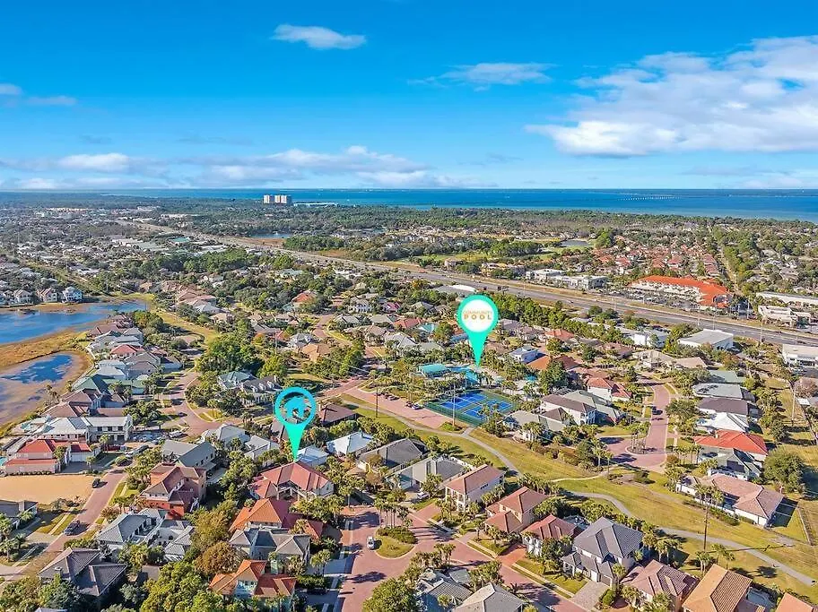 Seas The Day Destiny East Neighborhood Private Villa Holiday home Destin