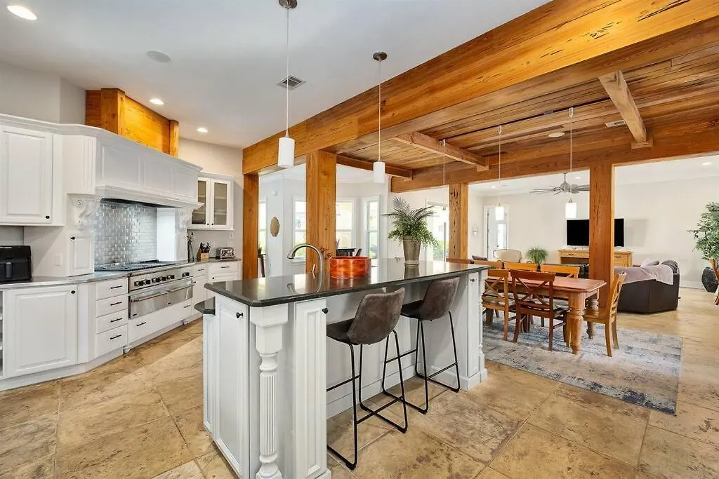 Seas The Day Destiny East Neighborhood Private Villa