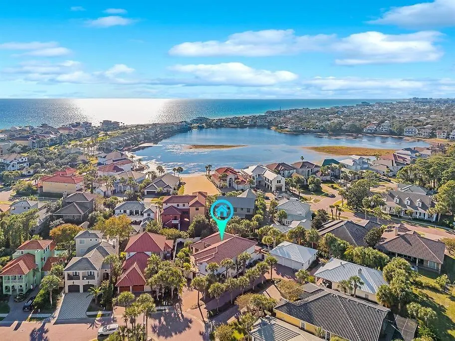 Seas The Day Destiny East Neighborhood Private Villa Holiday home
